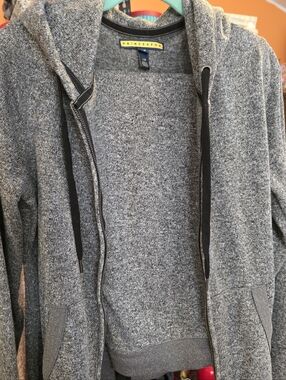 Prince & Fox Women’s Heather Gray Zip-Up Hoodie Sweater